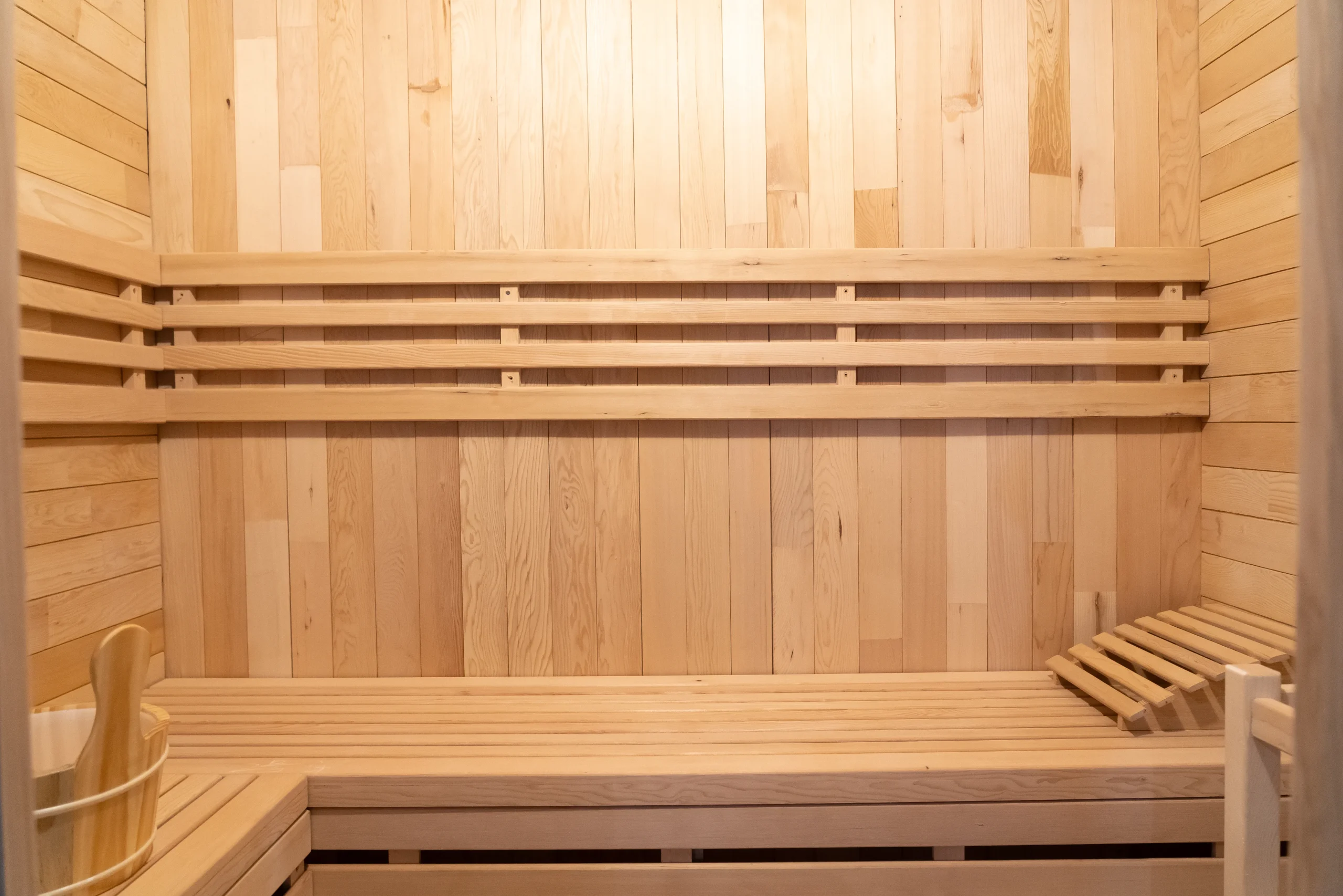 6-Person Redwood Outdoors Traditional Dry Steam Sauna Room With Porch 003