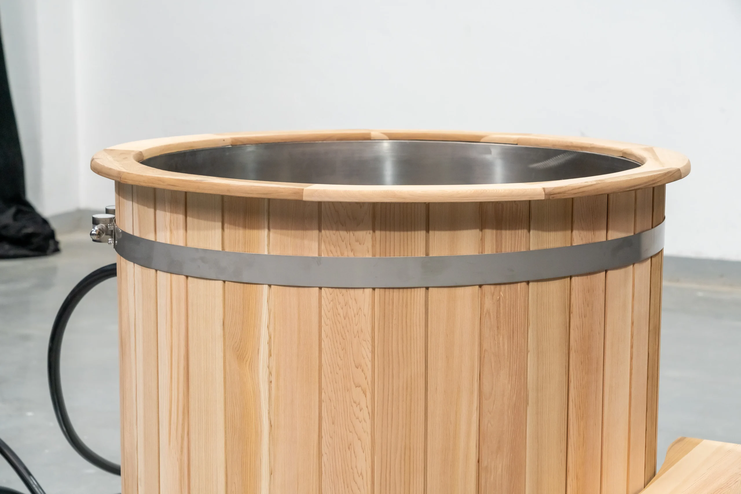 Custom 1 Person Cheap Wooden Ice Bath Barrel With Chiller 002