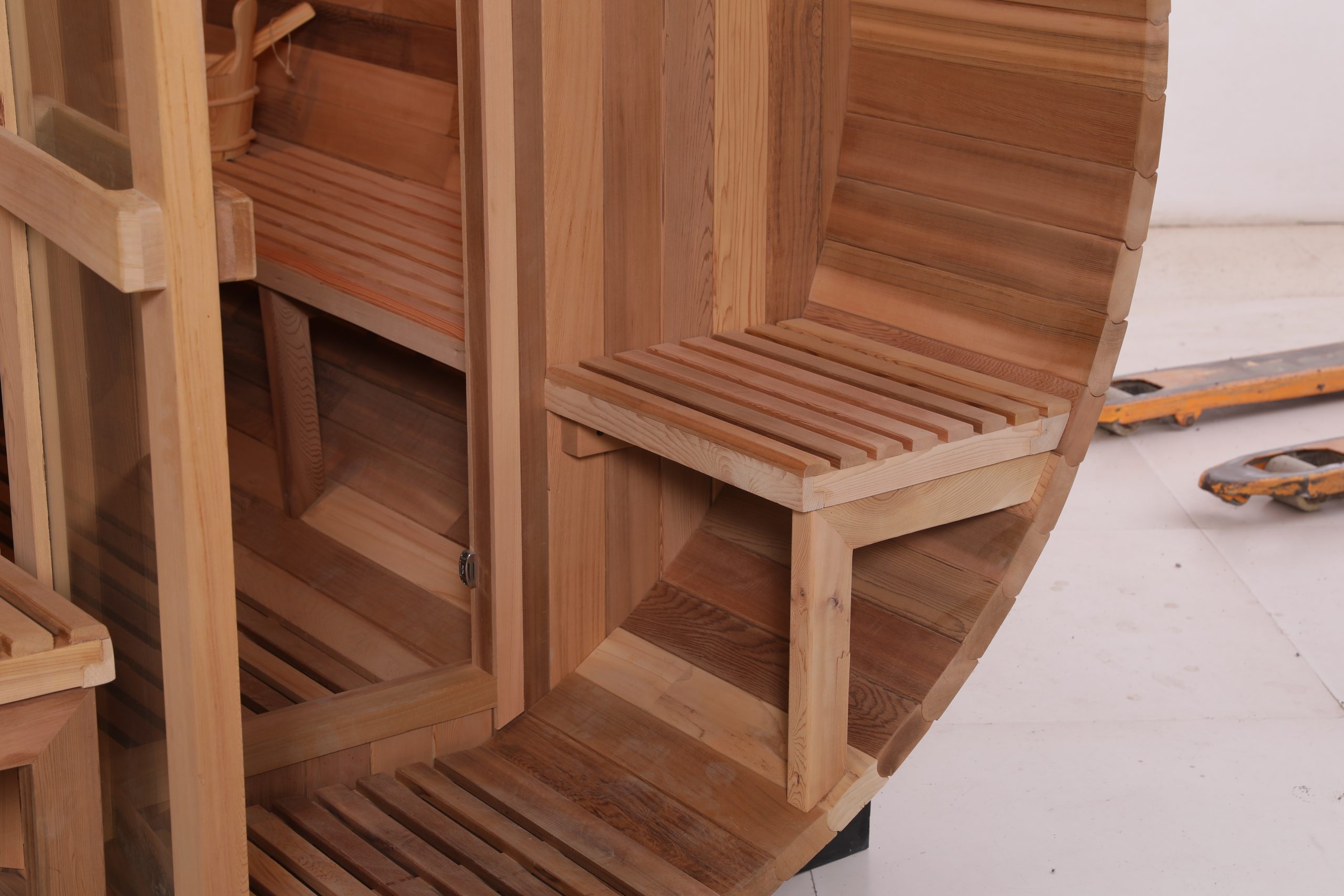 Custom 5 Person Luxury Cedar Outdoor Infrared Barrel Sauna 001