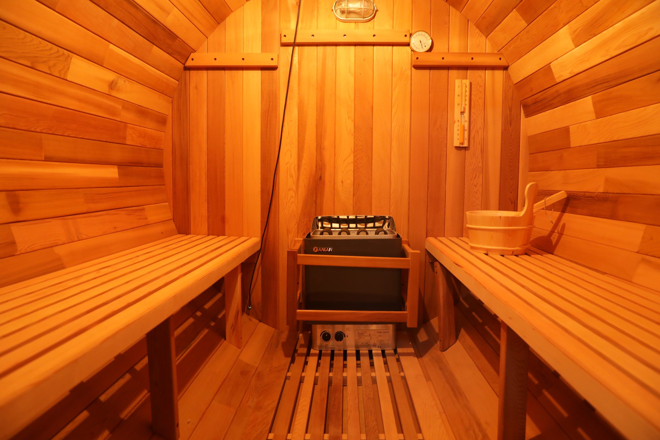 Custom 5 Person Luxury Cedar Outdoor Infrared Barrel Sauna 002