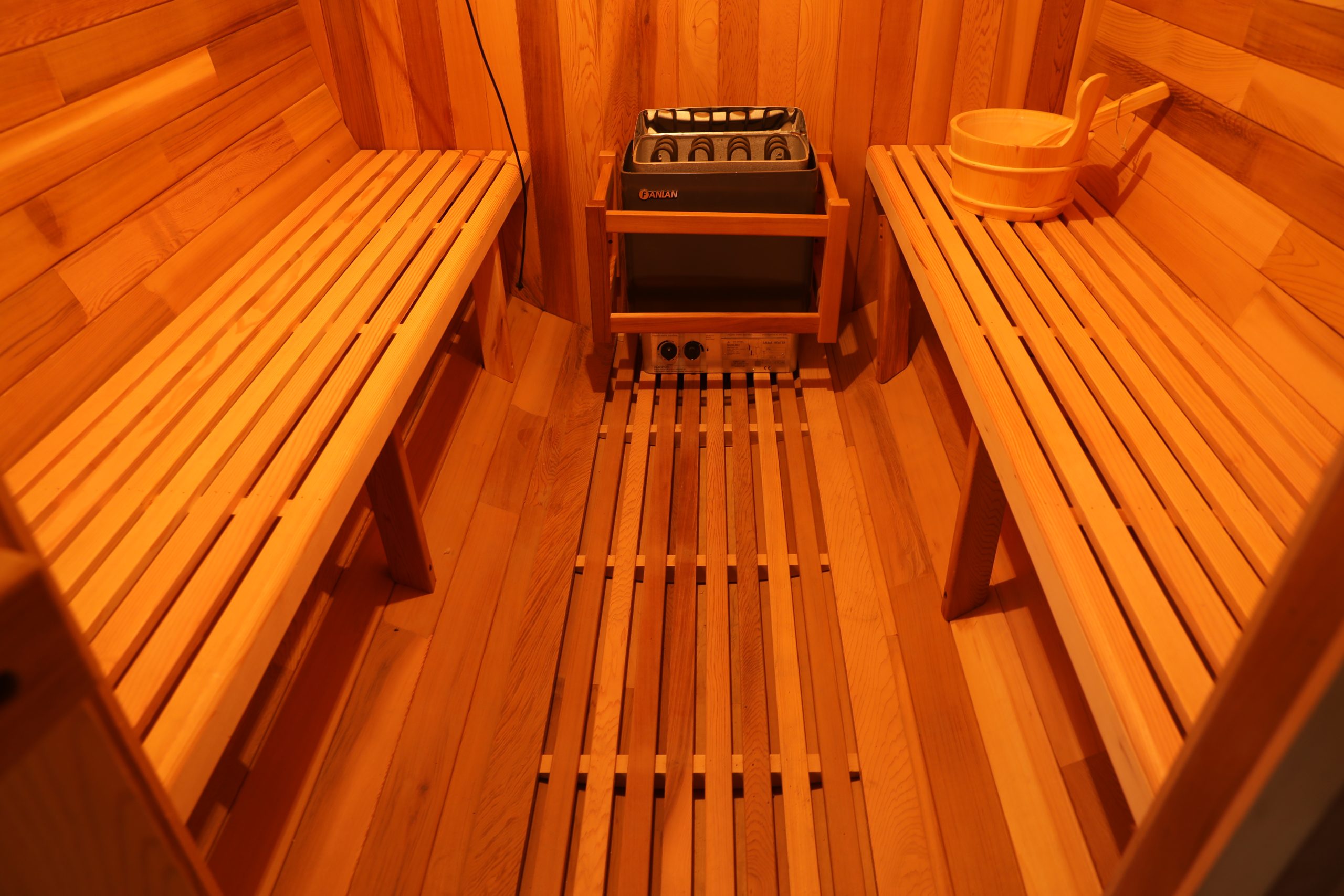 Custom 5 Person Luxury Cedar Outdoor Infrared Barrel Sauna 10