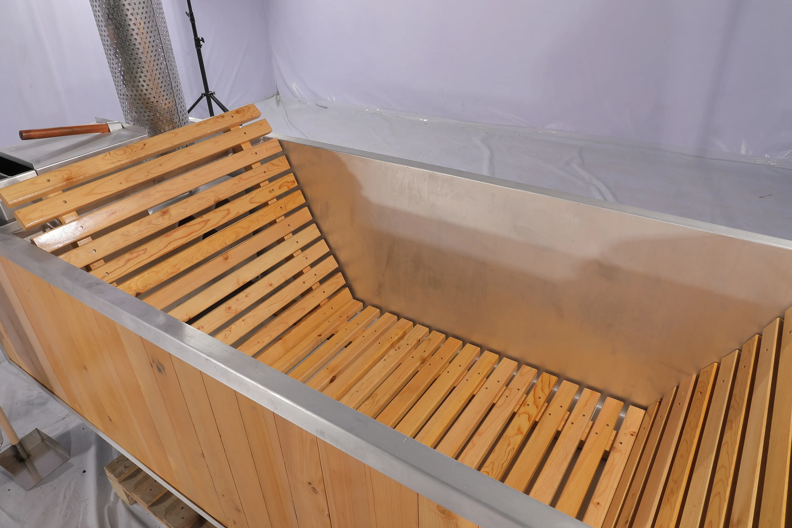 Factory Wholesale 2~5 Person Size Wooden Hot Tub With Wood Burning Stove 002