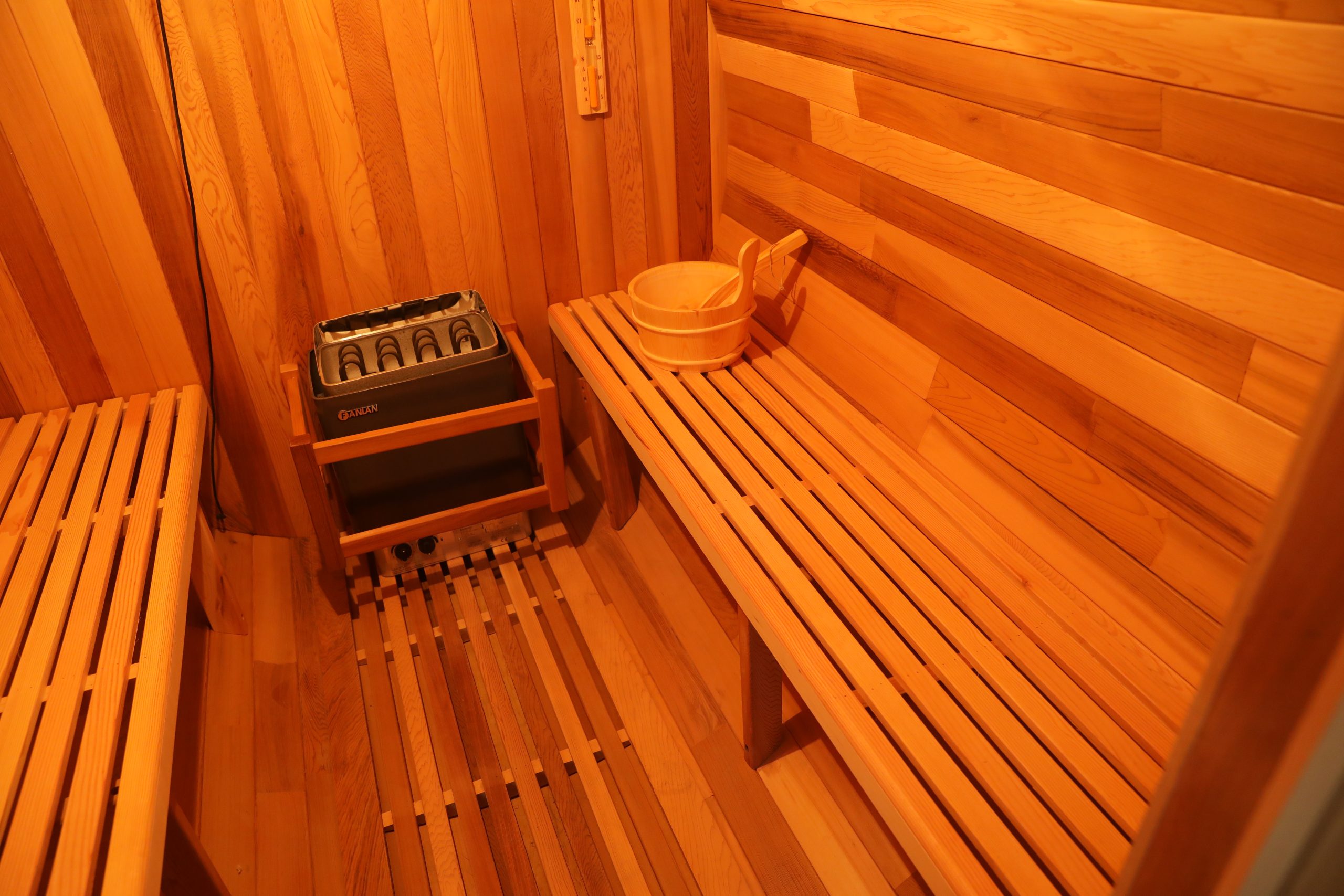Wholesale 4 People Capacity Outdoor Barrel Sauna Room 10