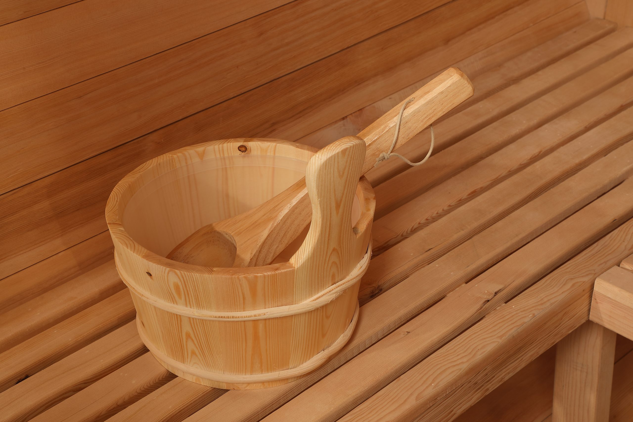 Wholesale Red Cedar 6 Person Outdoor Barrel Sauna with Harvia Sauna Heater 002