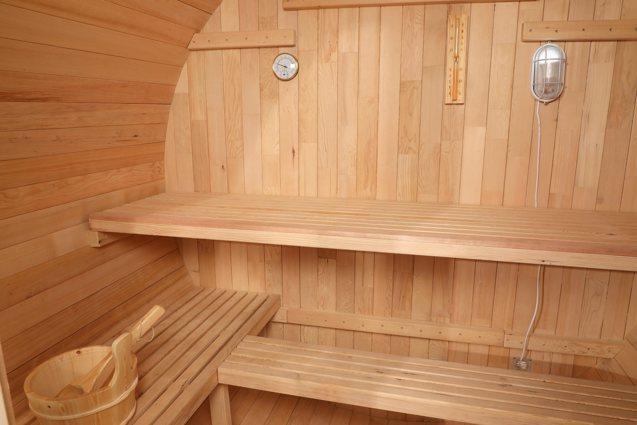 Wholesale Red Cedar 6 Person Outdoor Barrel Sauna with Harvia Sauna Heater 005